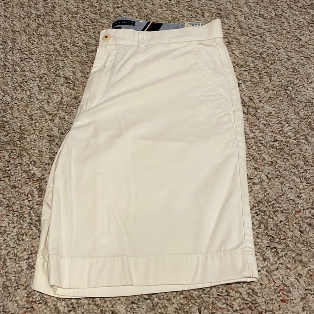 WHITE TOMMY HILFIGER CLASSIC FIT MEN'S SHORTS